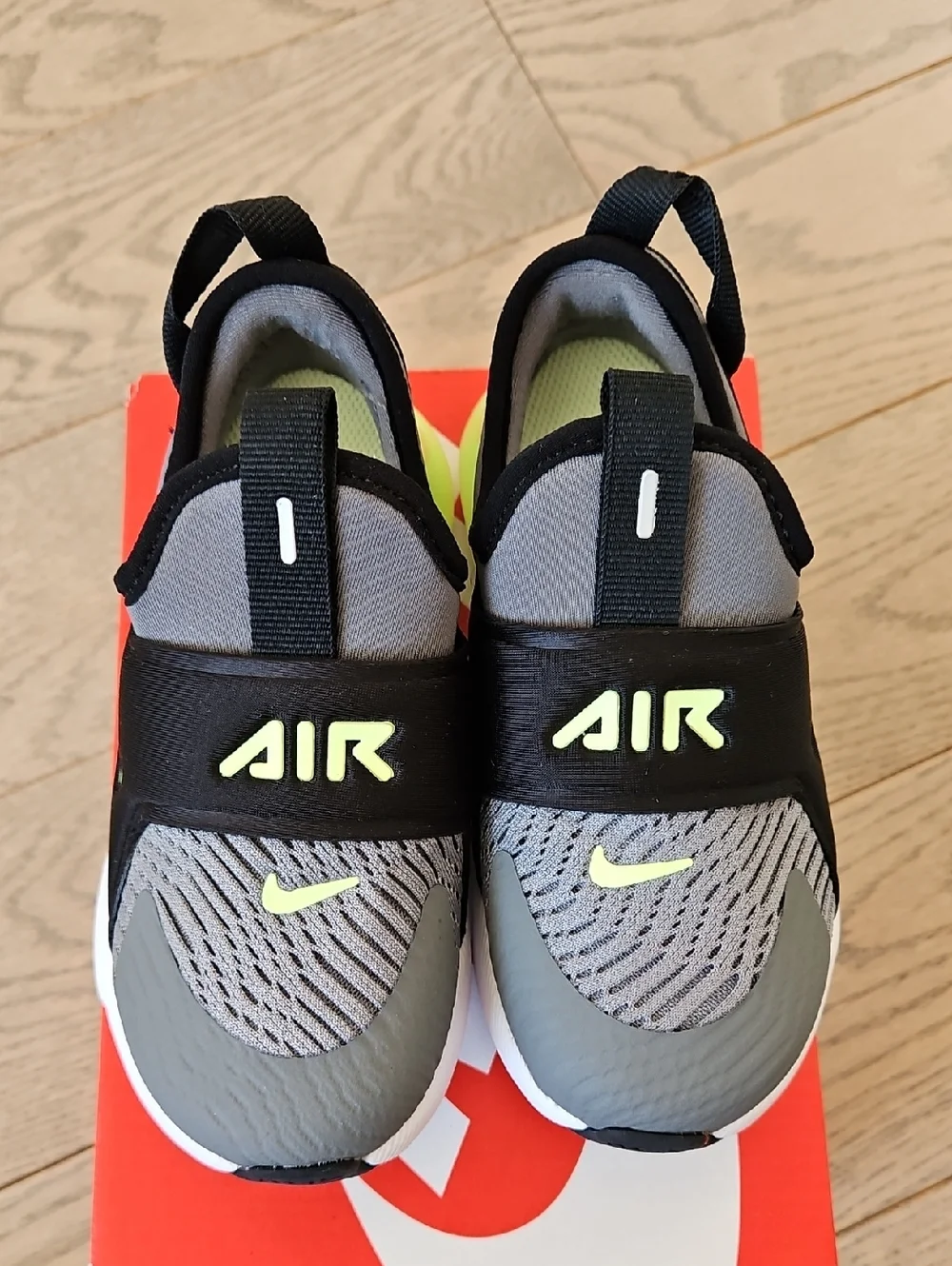 Nike Kids Air Max 270 Extreme Sneakers - Gray/Neon Green-Yellow/Black - Sz 10 - Picture 5 of 6